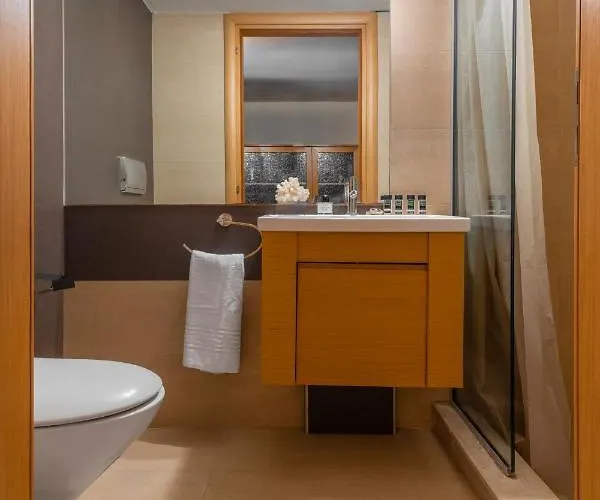 Couple's Getaway , Modern Amenities & Sophisticated Style *