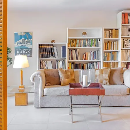 Couple's Getaway , Modern Amenities & Sophisticated Style