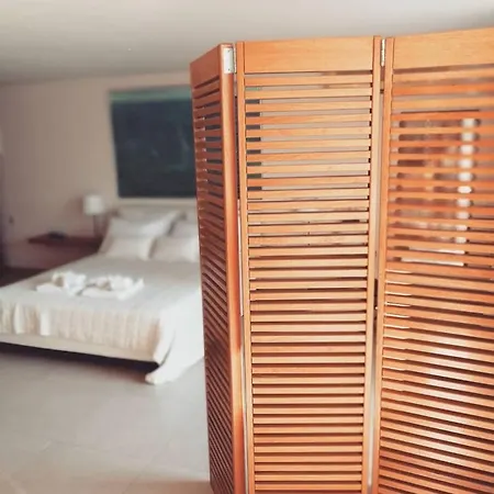 Couple's Getaway , Modern Amenities & Sophisticated Style Rhodes City