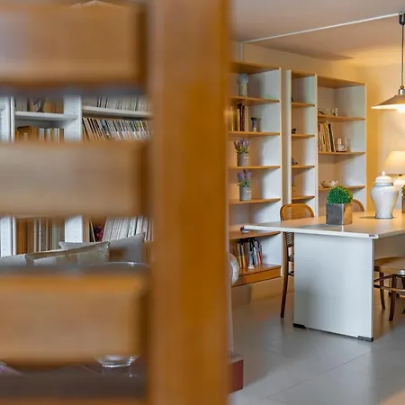 Couple's Getaway , Modern Amenities & Sophisticated Style Apartamento Rhodes City