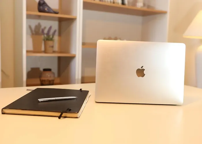 Couple's Getaway , Modern Amenities & Sophisticated Style Rhodes City